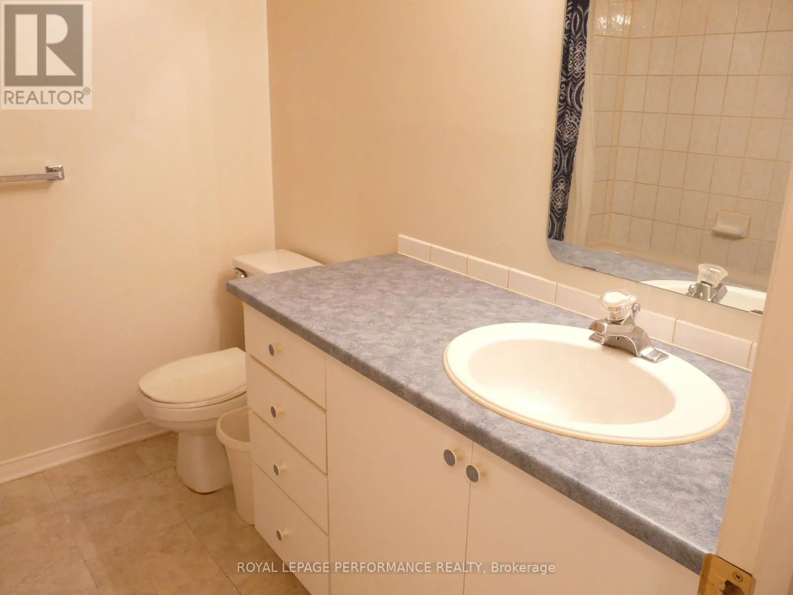 1172 FOXBOROUGH PRIVATE