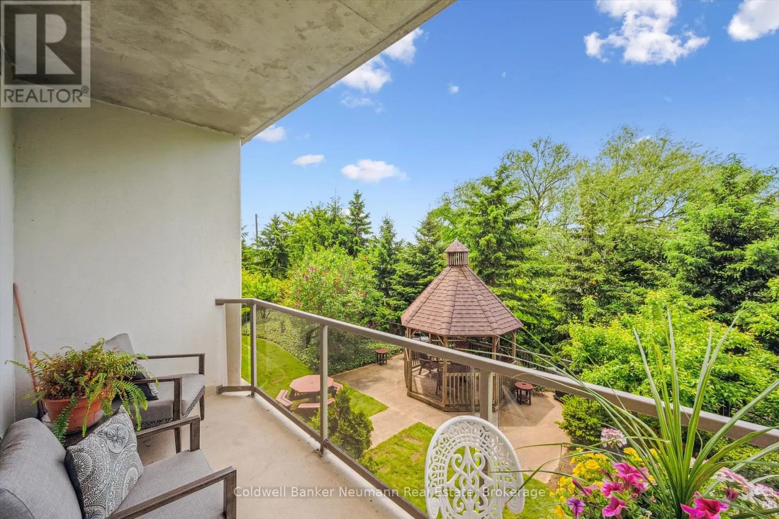 206 - 60 WYNDHAM STREET S, #206