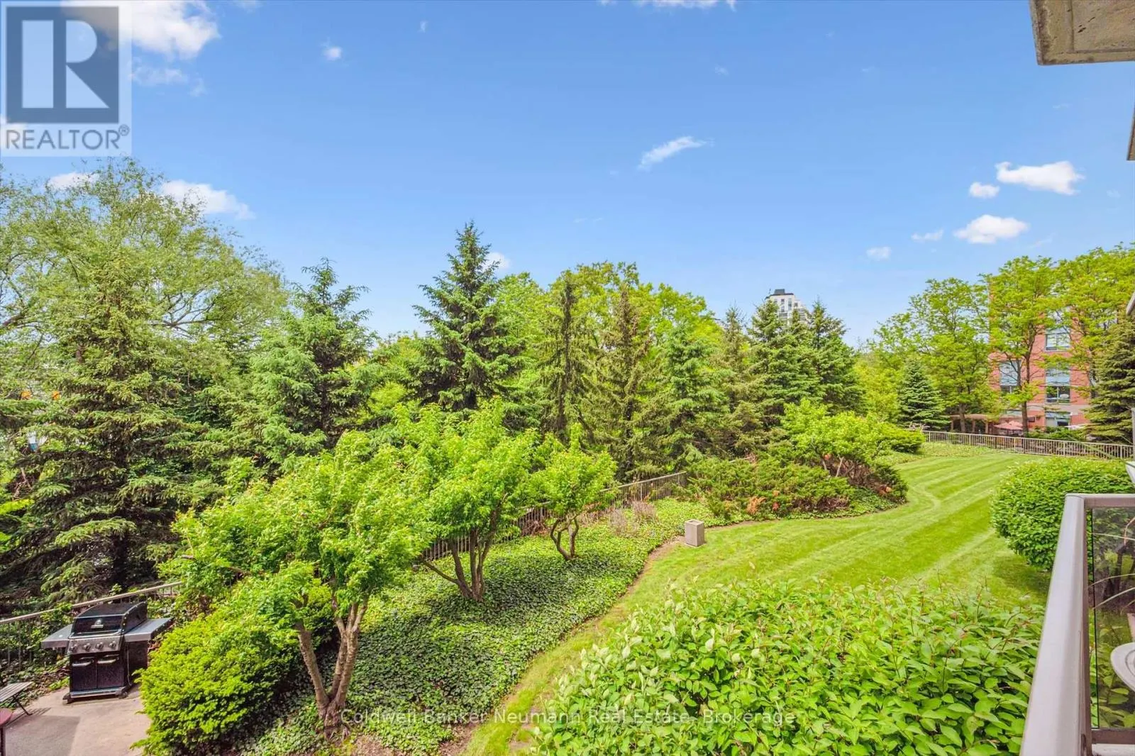 206 - 60 WYNDHAM STREET S, #206