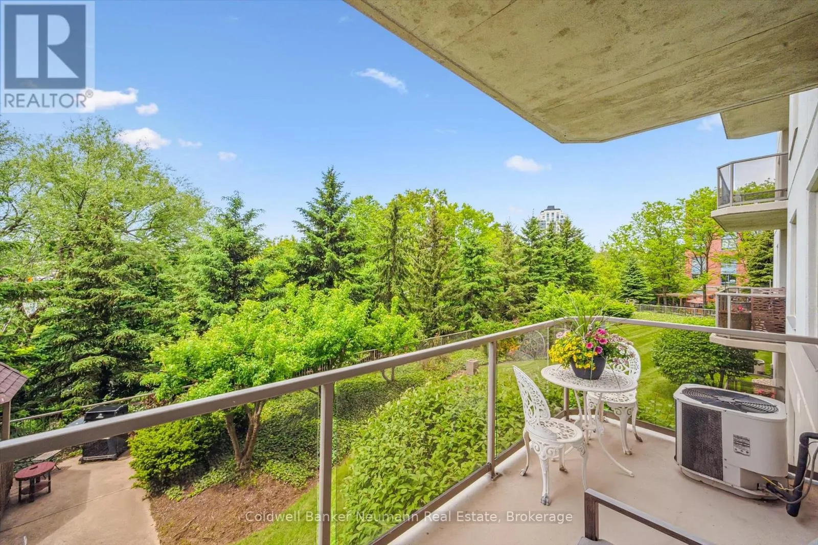 206 - 60 WYNDHAM STREET S, #206