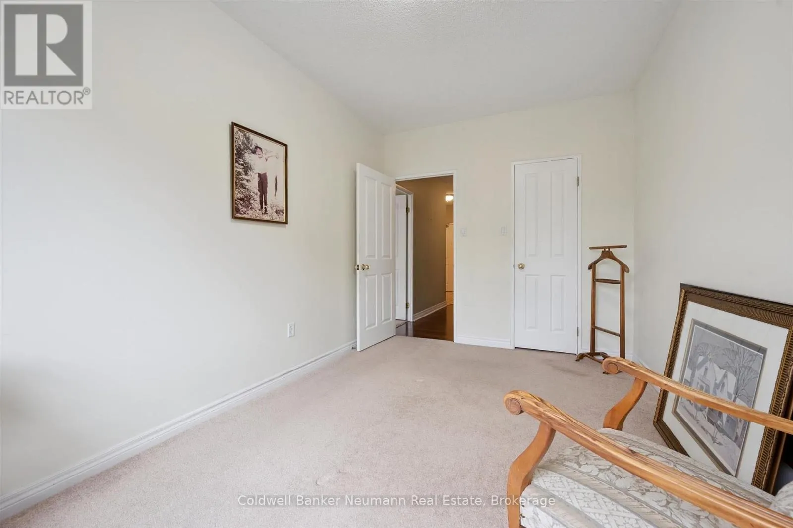 206 - 60 WYNDHAM STREET S, #206