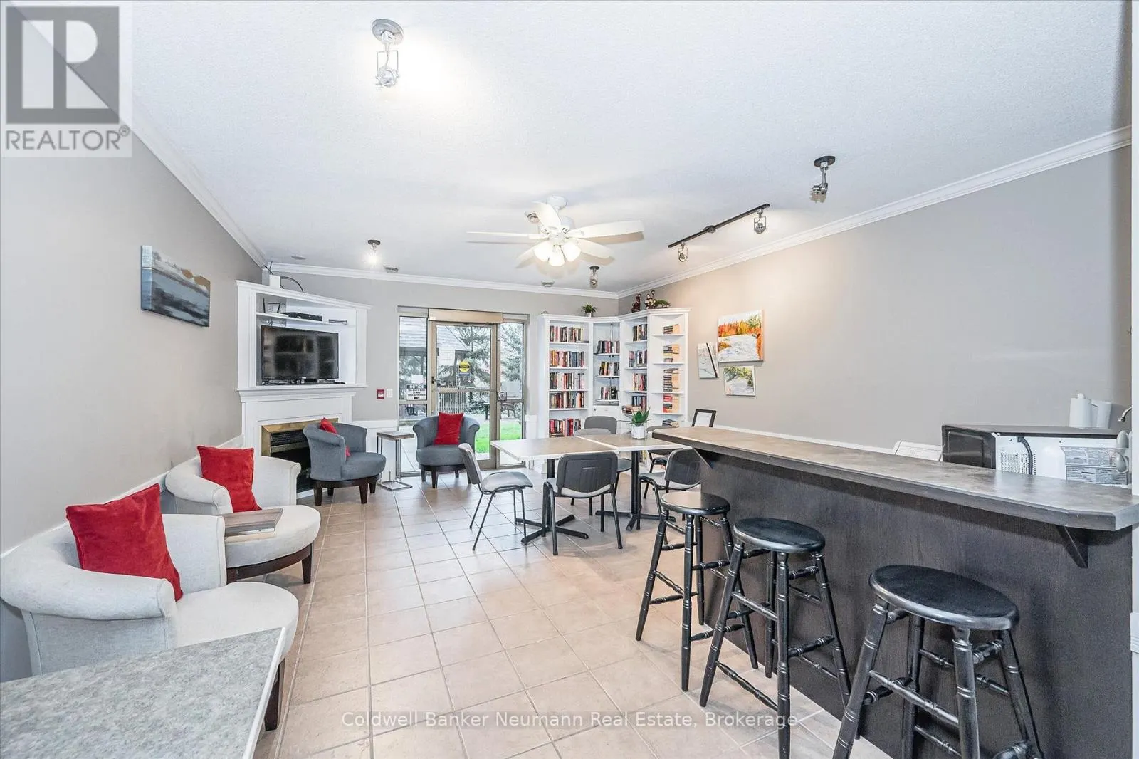 206 - 60 WYNDHAM STREET S, #206