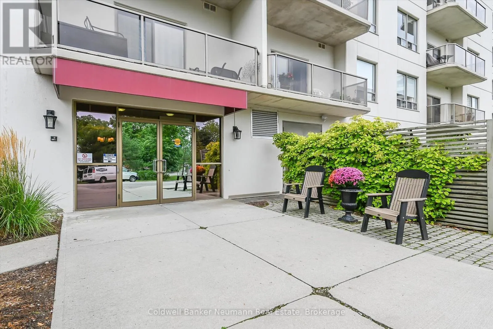 206 - 60 WYNDHAM STREET S, #206