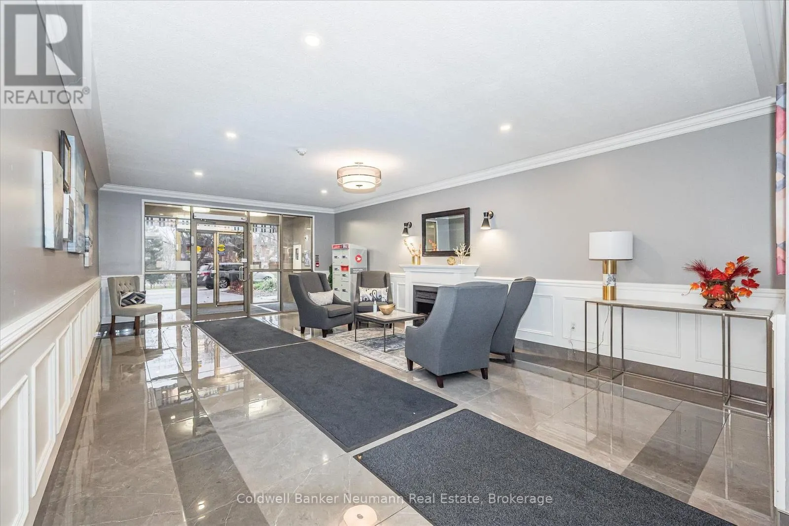 206 - 60 WYNDHAM STREET S, #206