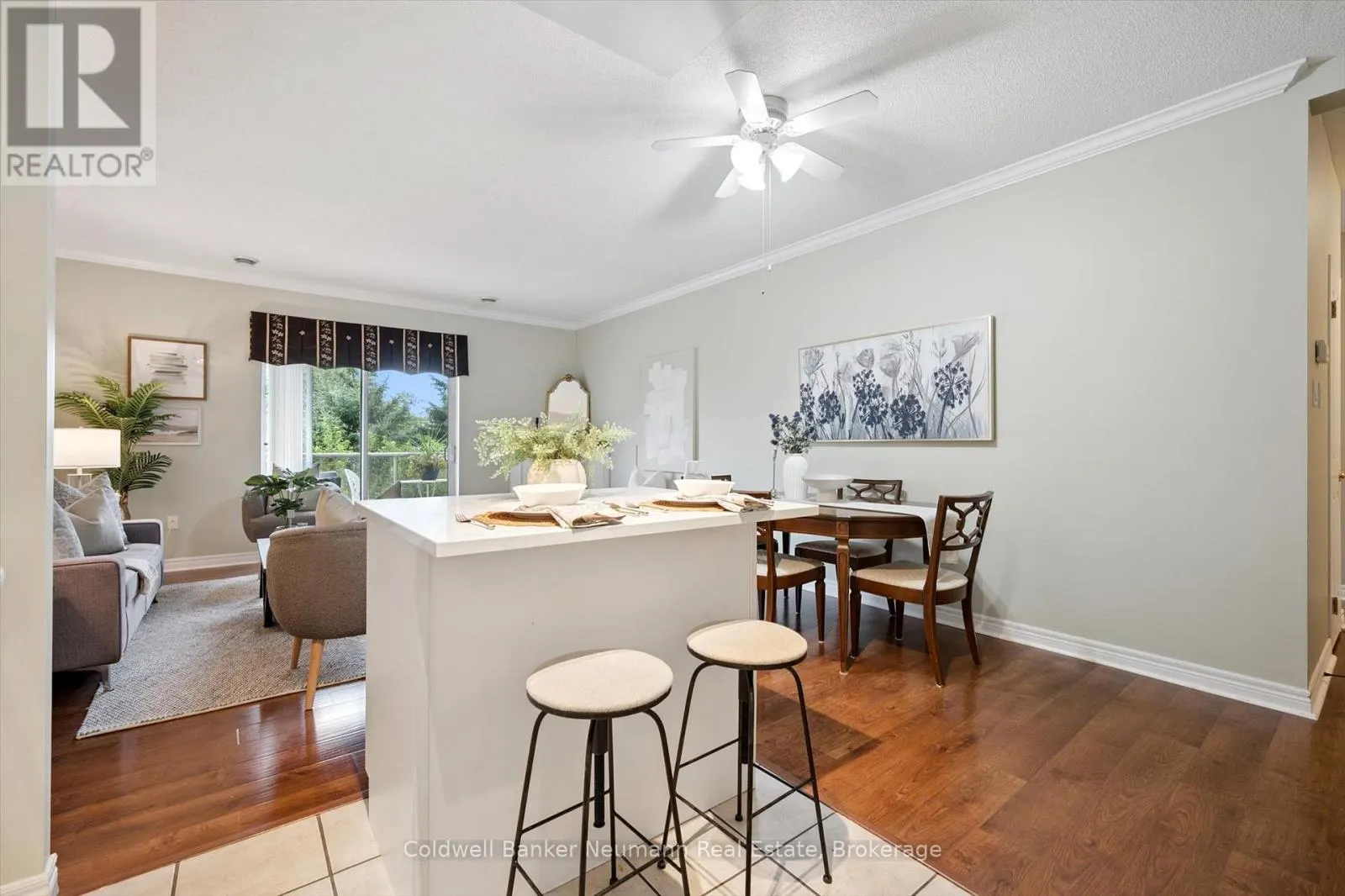 206 - 60 WYNDHAM STREET S, #206