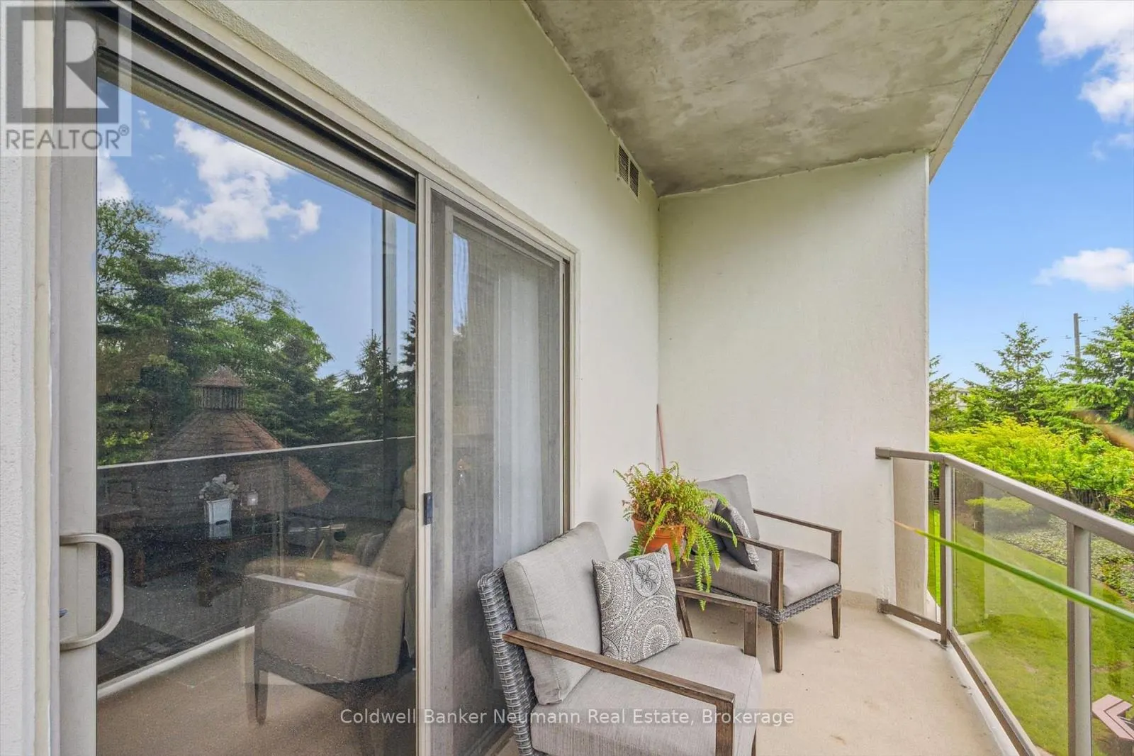 206 - 60 WYNDHAM STREET S, #206