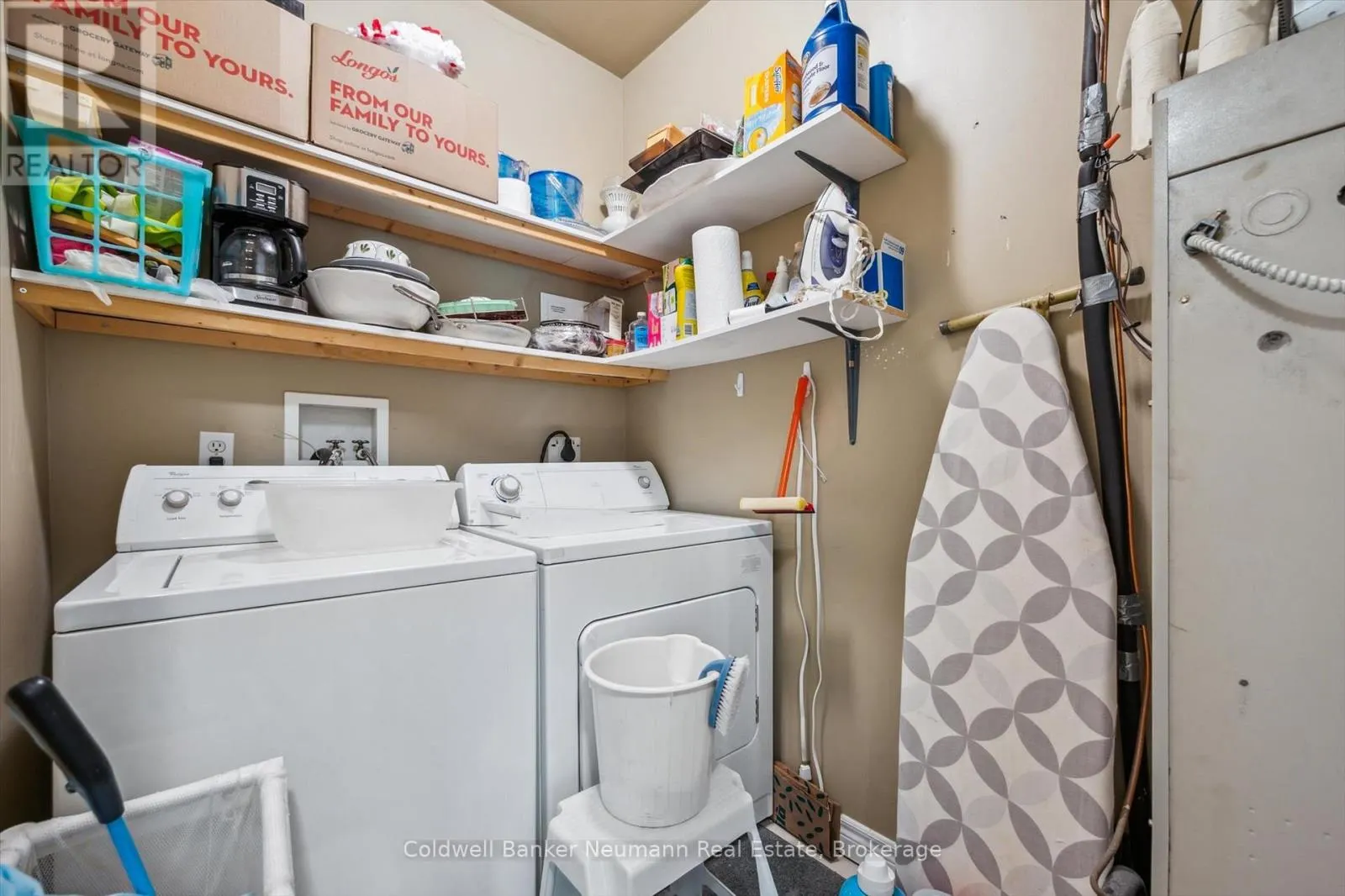 206 - 60 WYNDHAM STREET S, #206