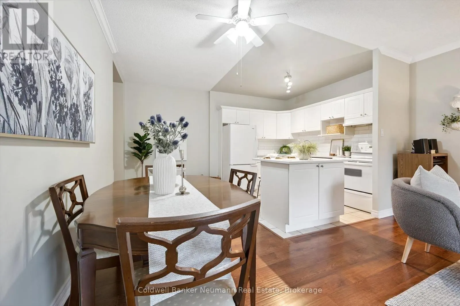 206 - 60 WYNDHAM STREET S, #206