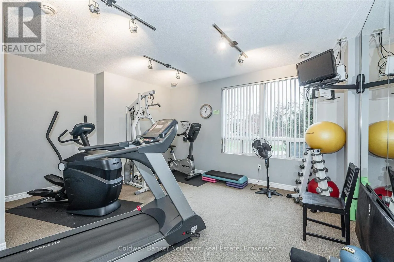 206 - 60 WYNDHAM STREET S, #206