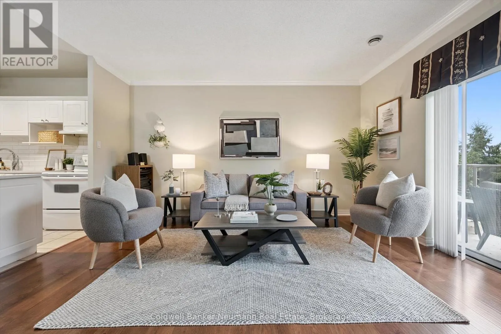 206 - 60 WYNDHAM STREET S, #206