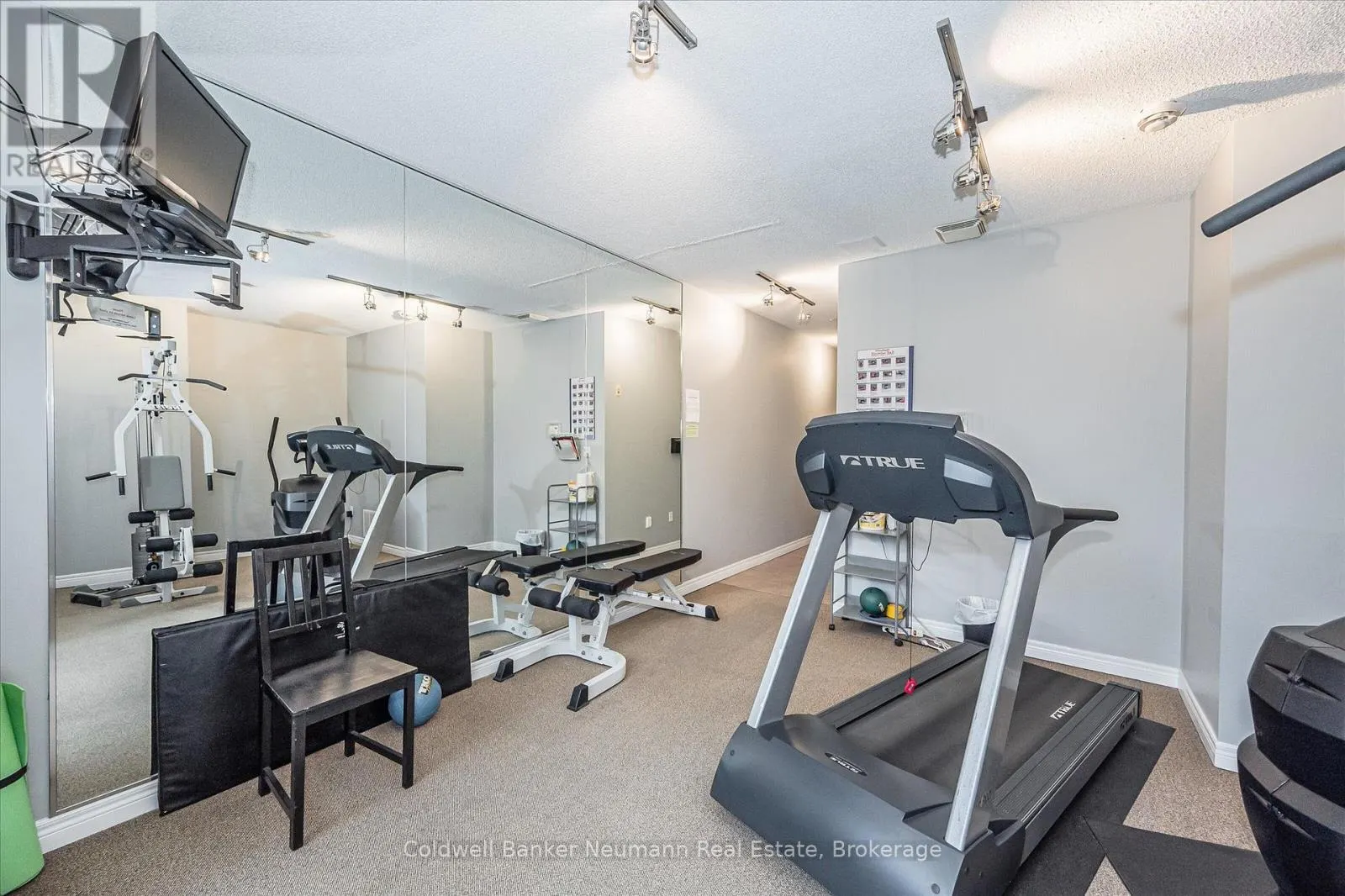 206 - 60 WYNDHAM STREET S, #206