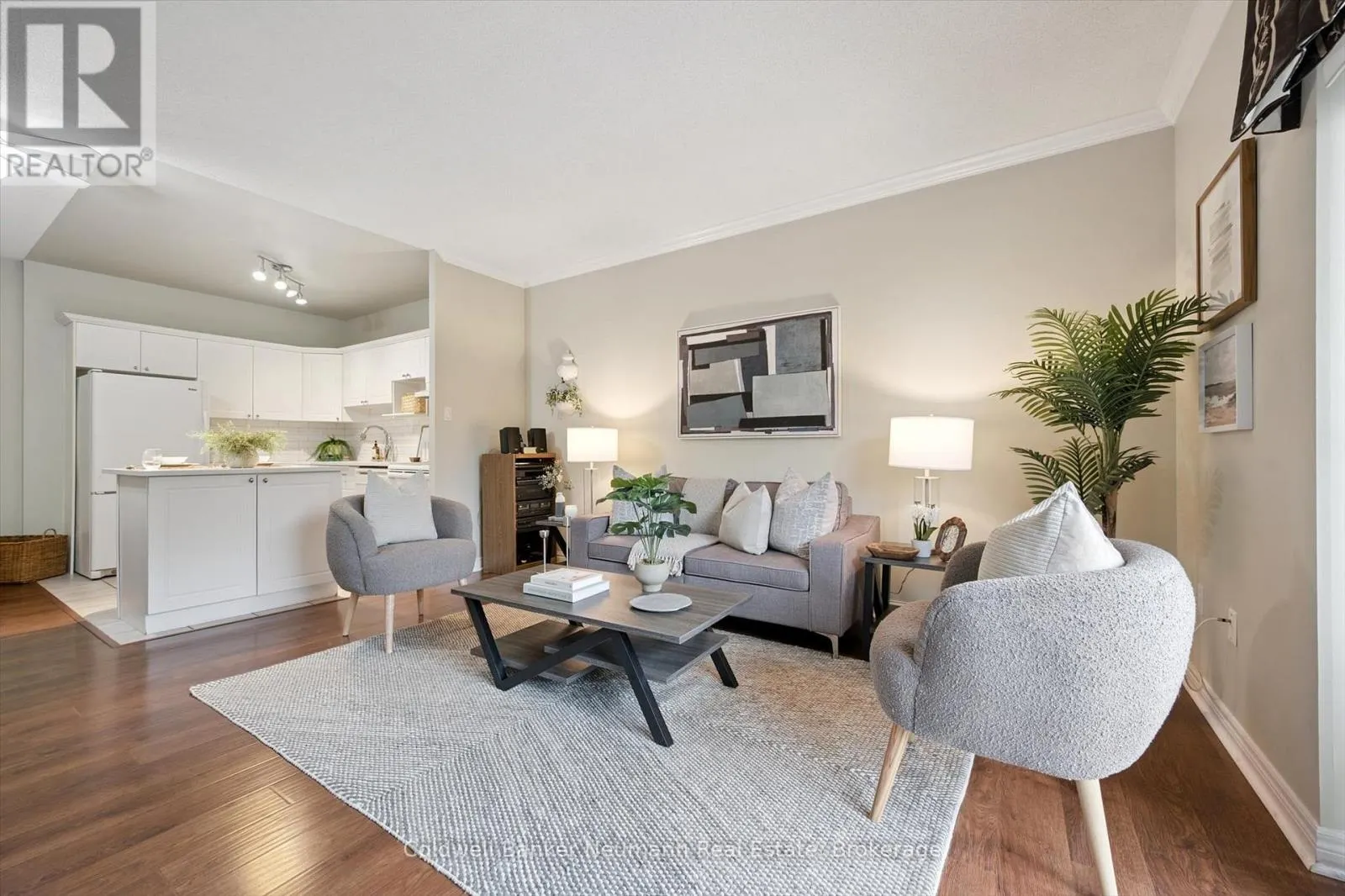 206 - 60 WYNDHAM STREET S, #206