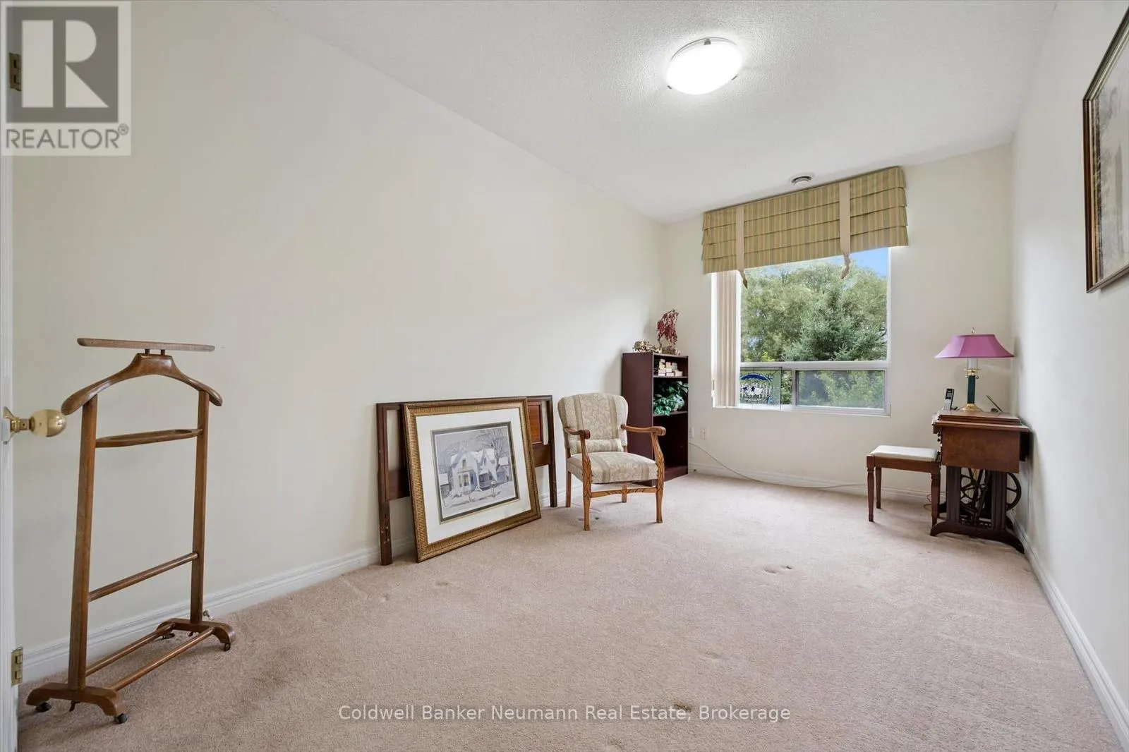 206 - 60 WYNDHAM STREET S, #206