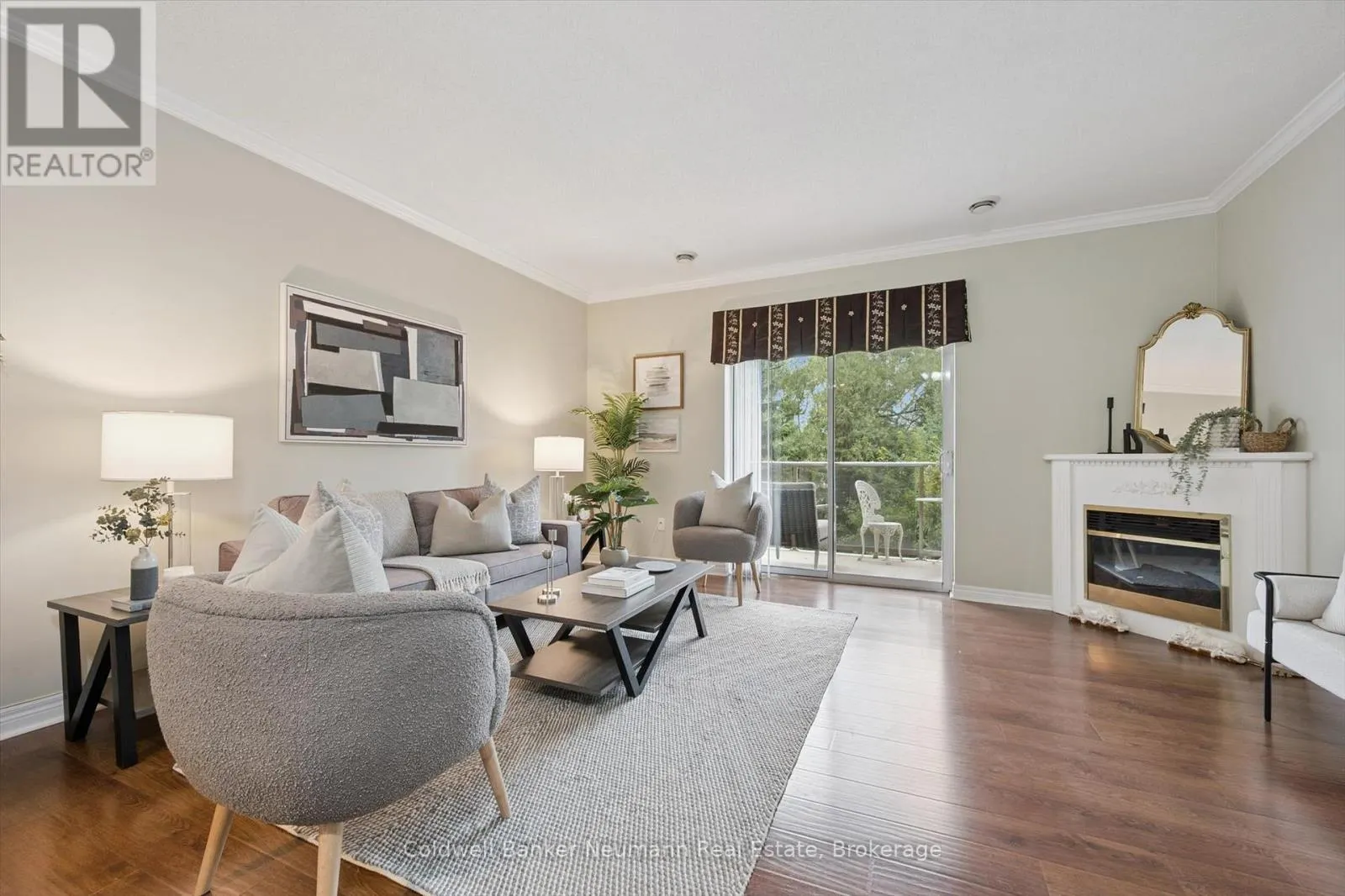 206 - 60 WYNDHAM STREET S, #206