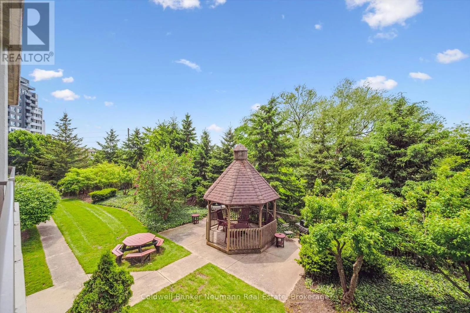 206 - 60 WYNDHAM STREET S, #206