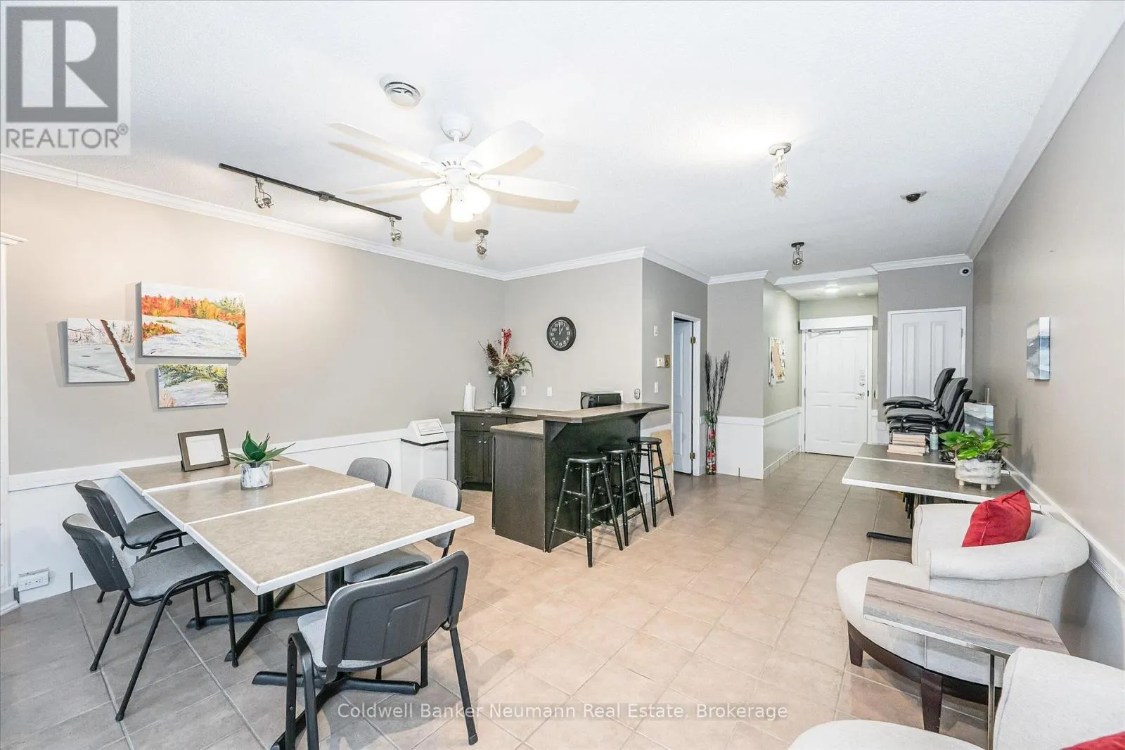 206 - 60 WYNDHAM STREET S, #206