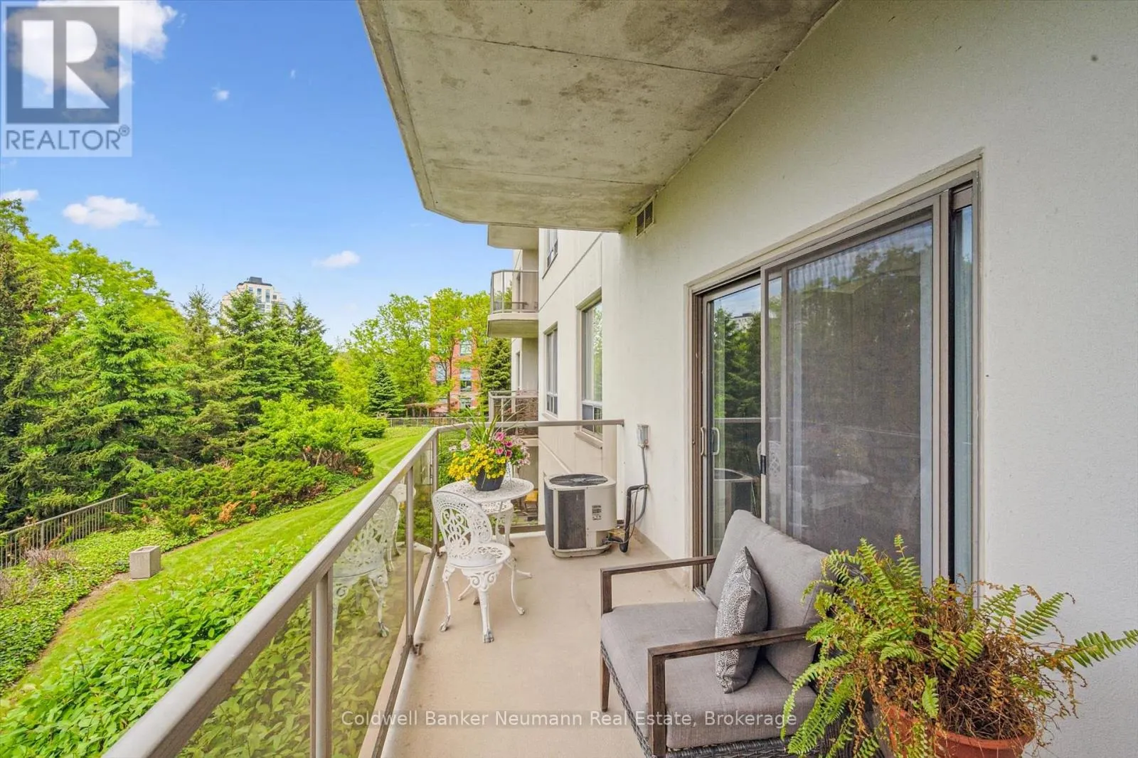 206 - 60 WYNDHAM STREET S, #206