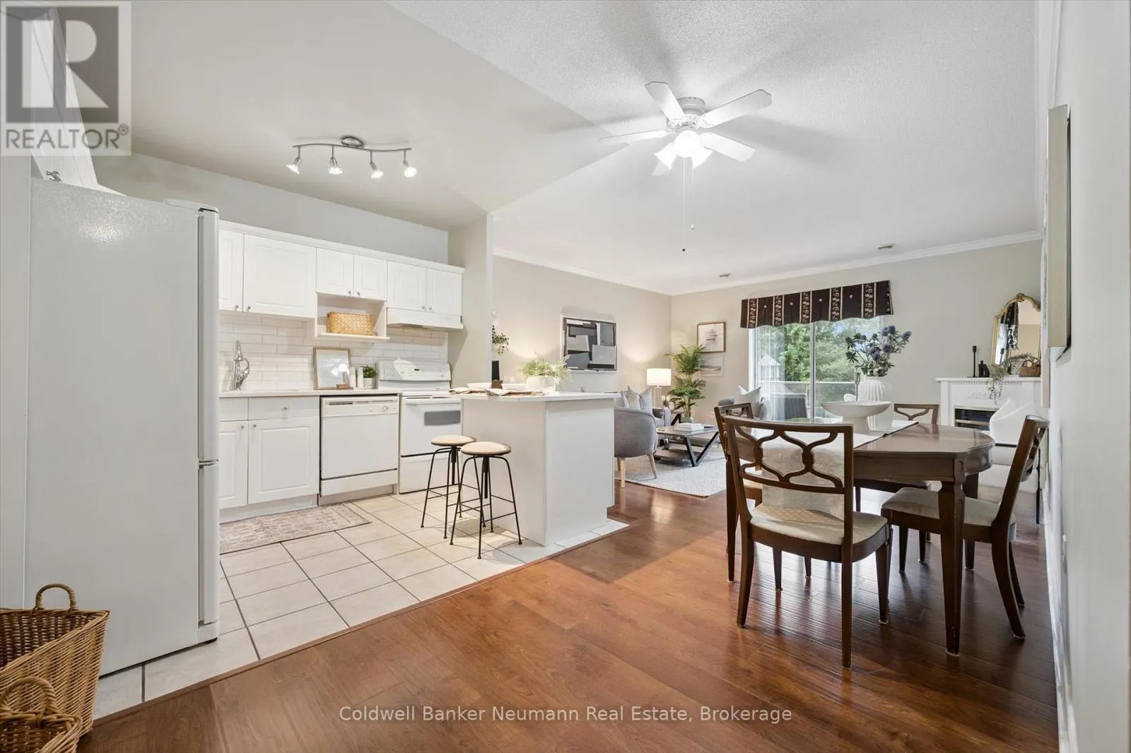 206 - 60 WYNDHAM STREET S, #206