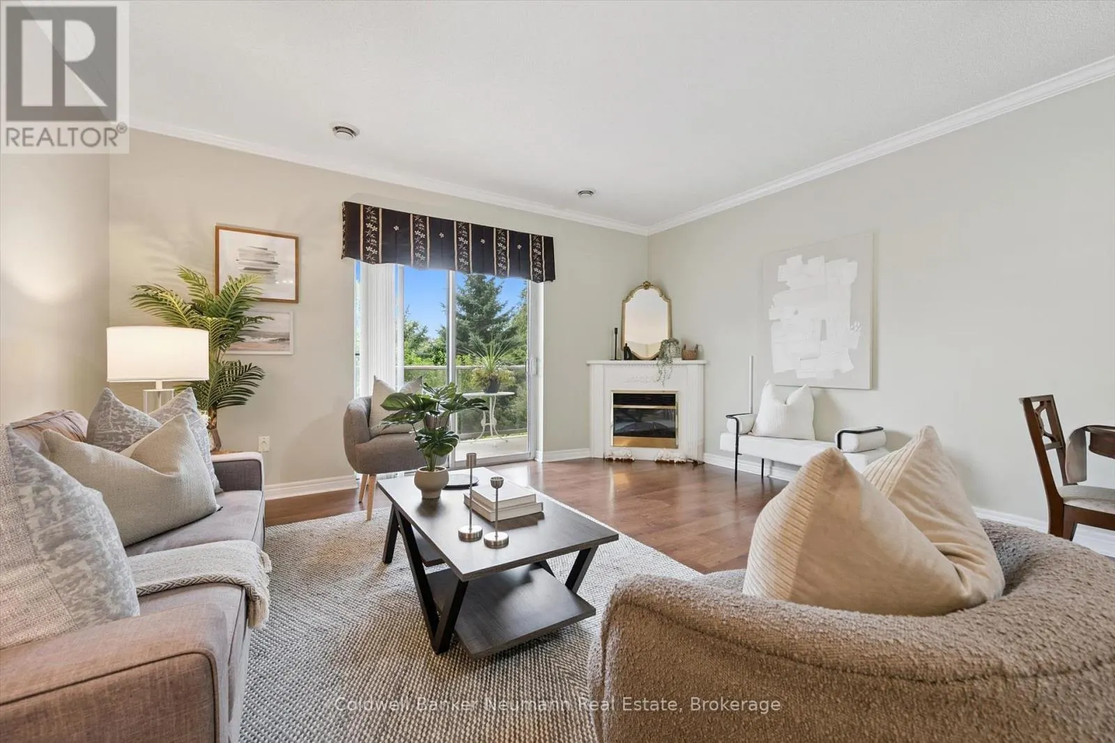 206 - 60 WYNDHAM STREET S, #206