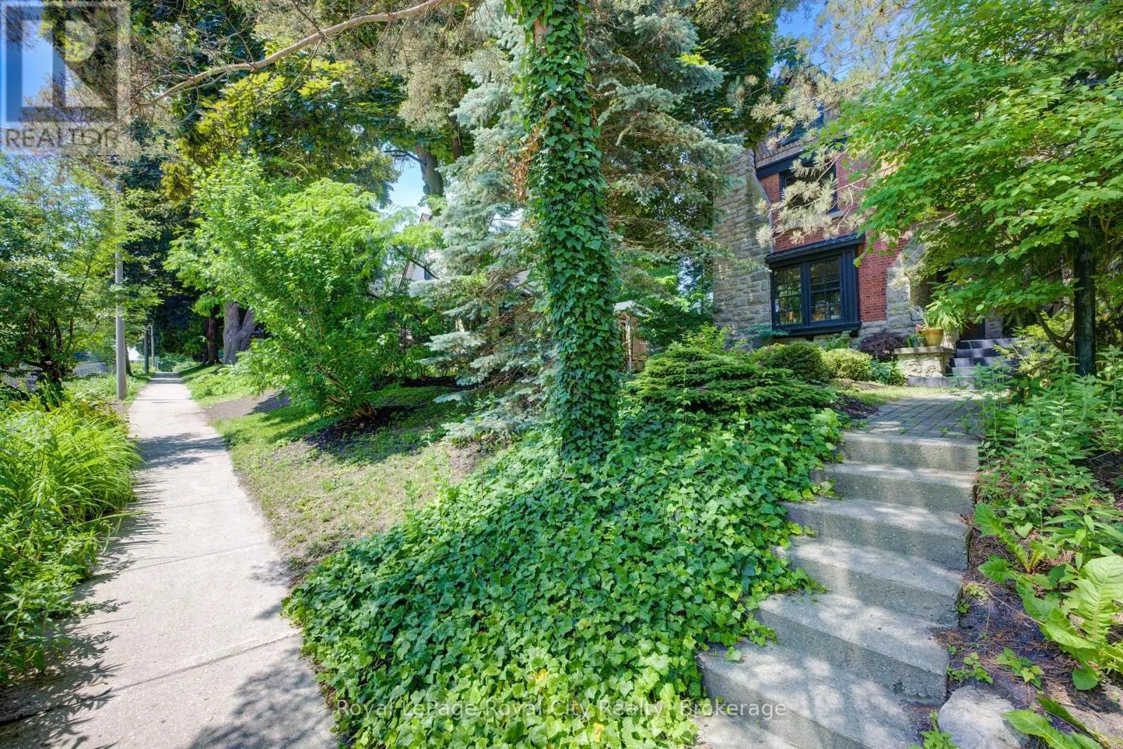 513 ST ANDREW STREET W