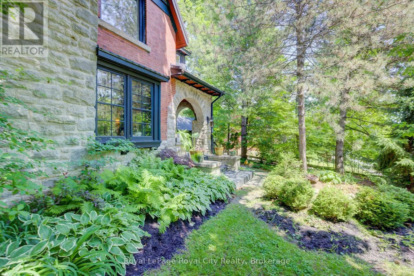 513 ST ANDREW STREET W