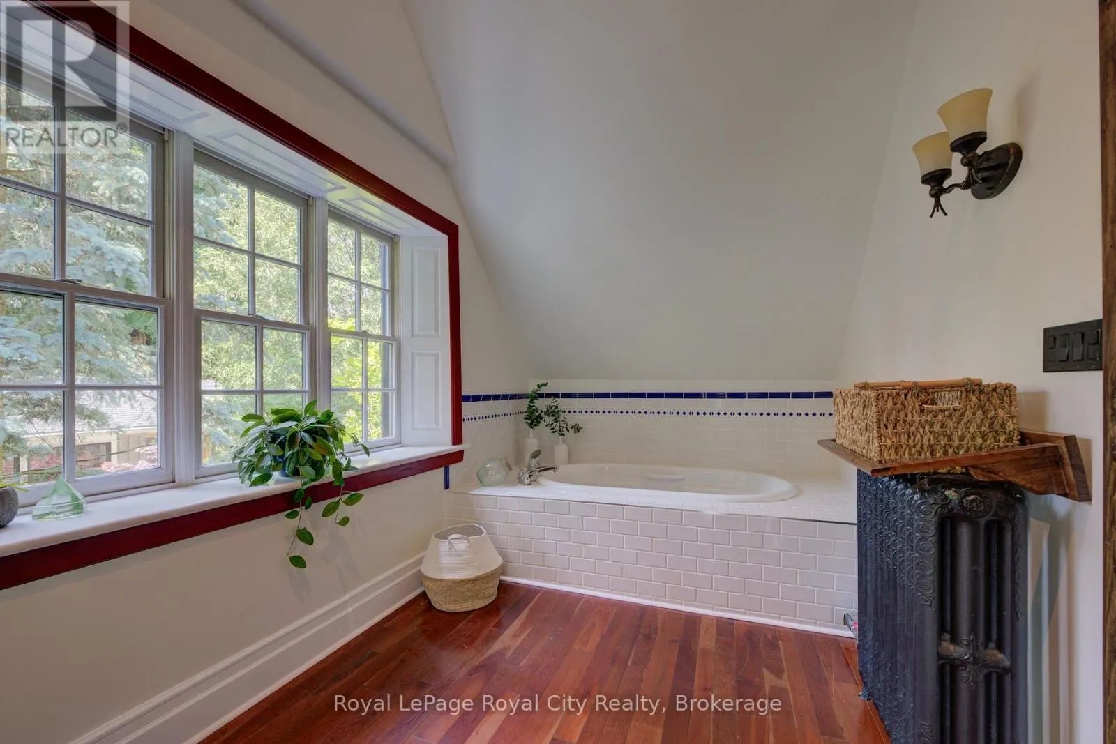 513 ST ANDREW STREET W