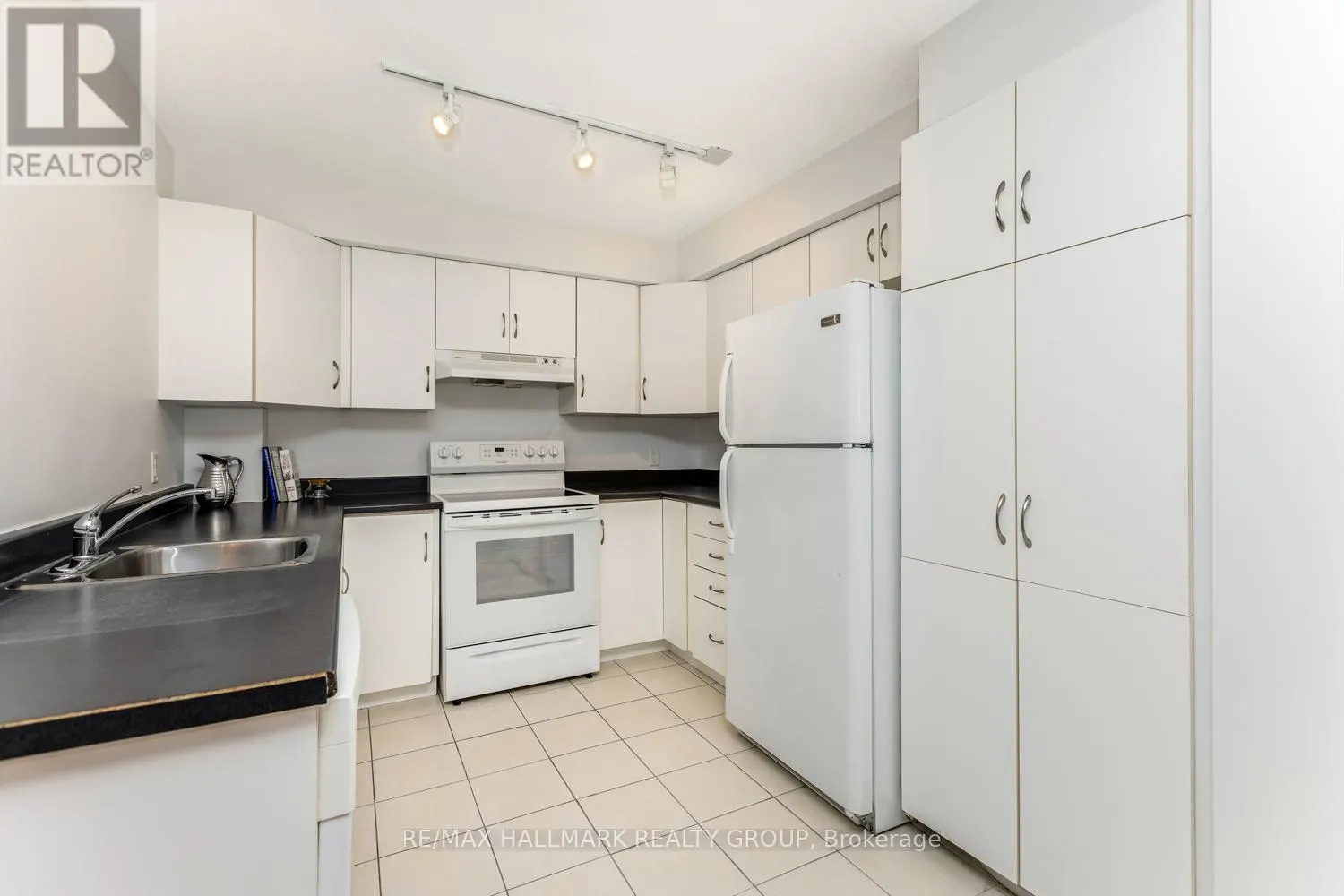 502 - 138 SOMERSET STREET W