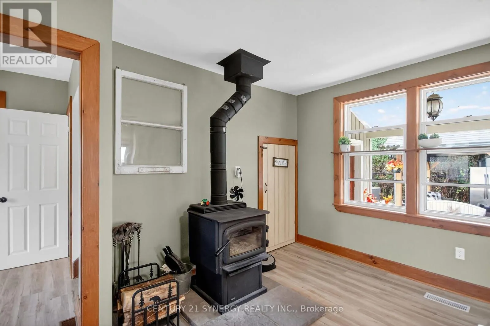 103 QUEEN CHARLOTTE STREET