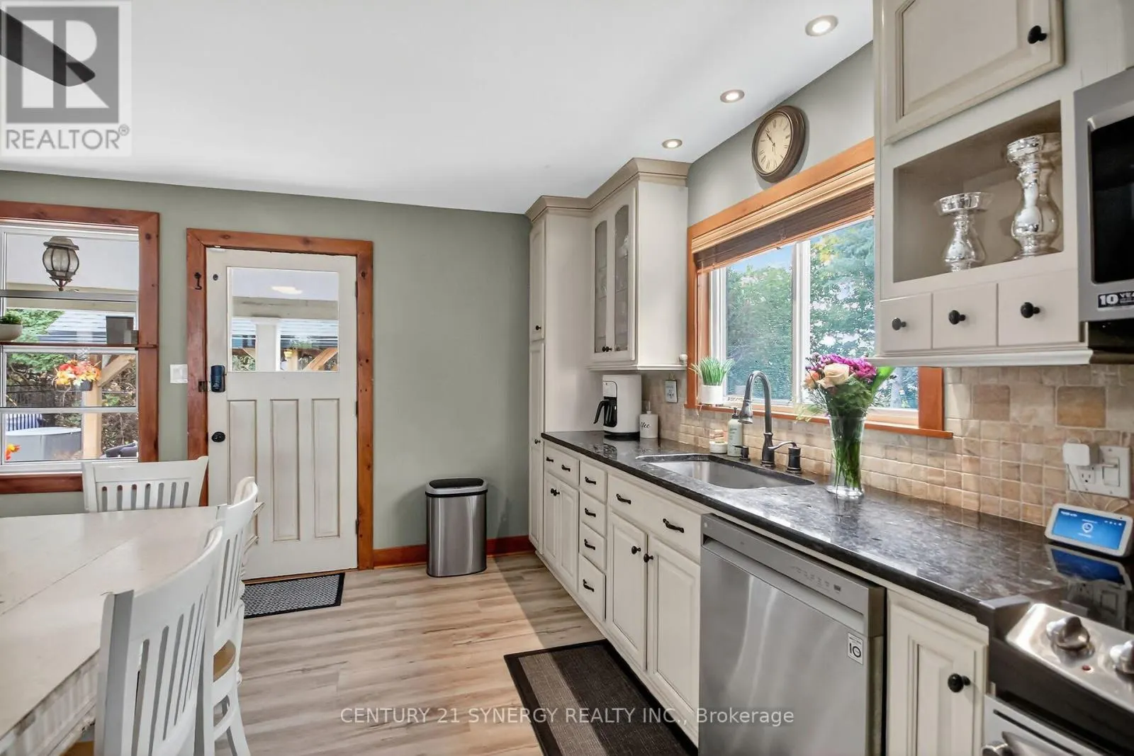 103 QUEEN CHARLOTTE STREET