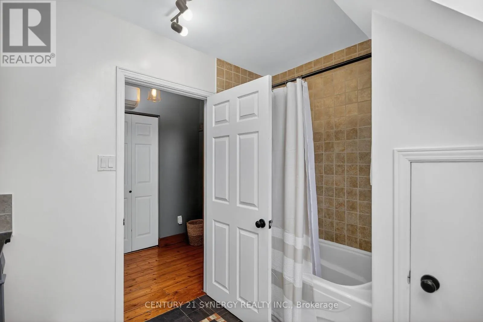 103 QUEEN CHARLOTTE STREET