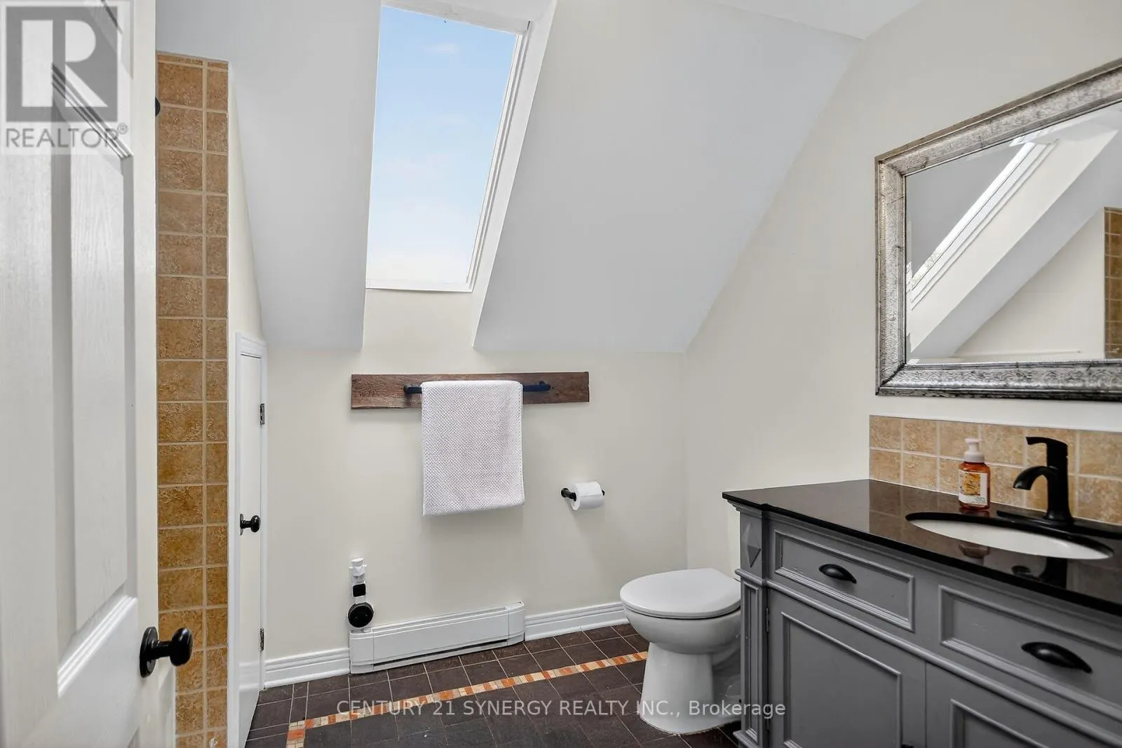 103 QUEEN CHARLOTTE STREET