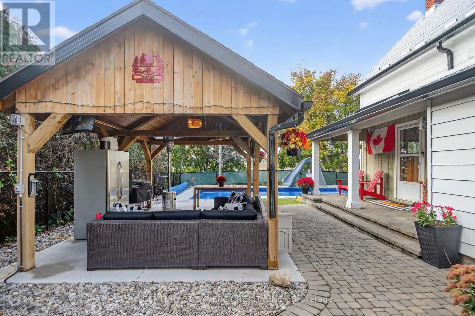 103 QUEEN CHARLOTTE STREET