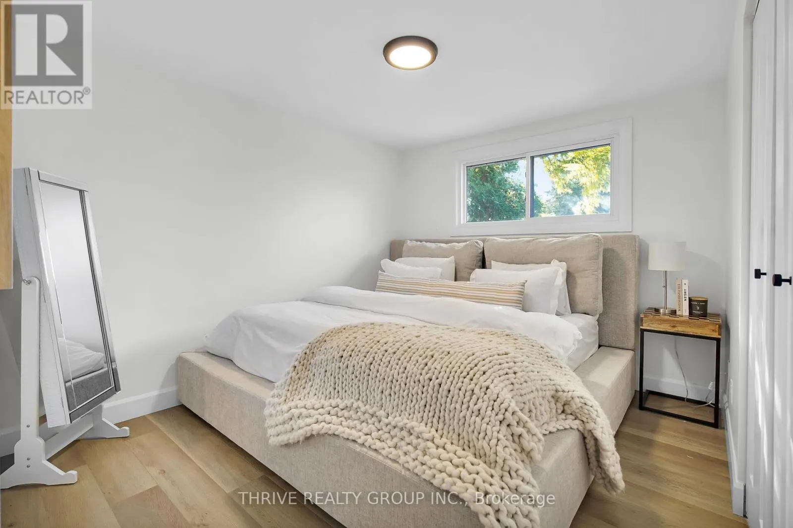 122 ST LAWRENCE BOULEVARD