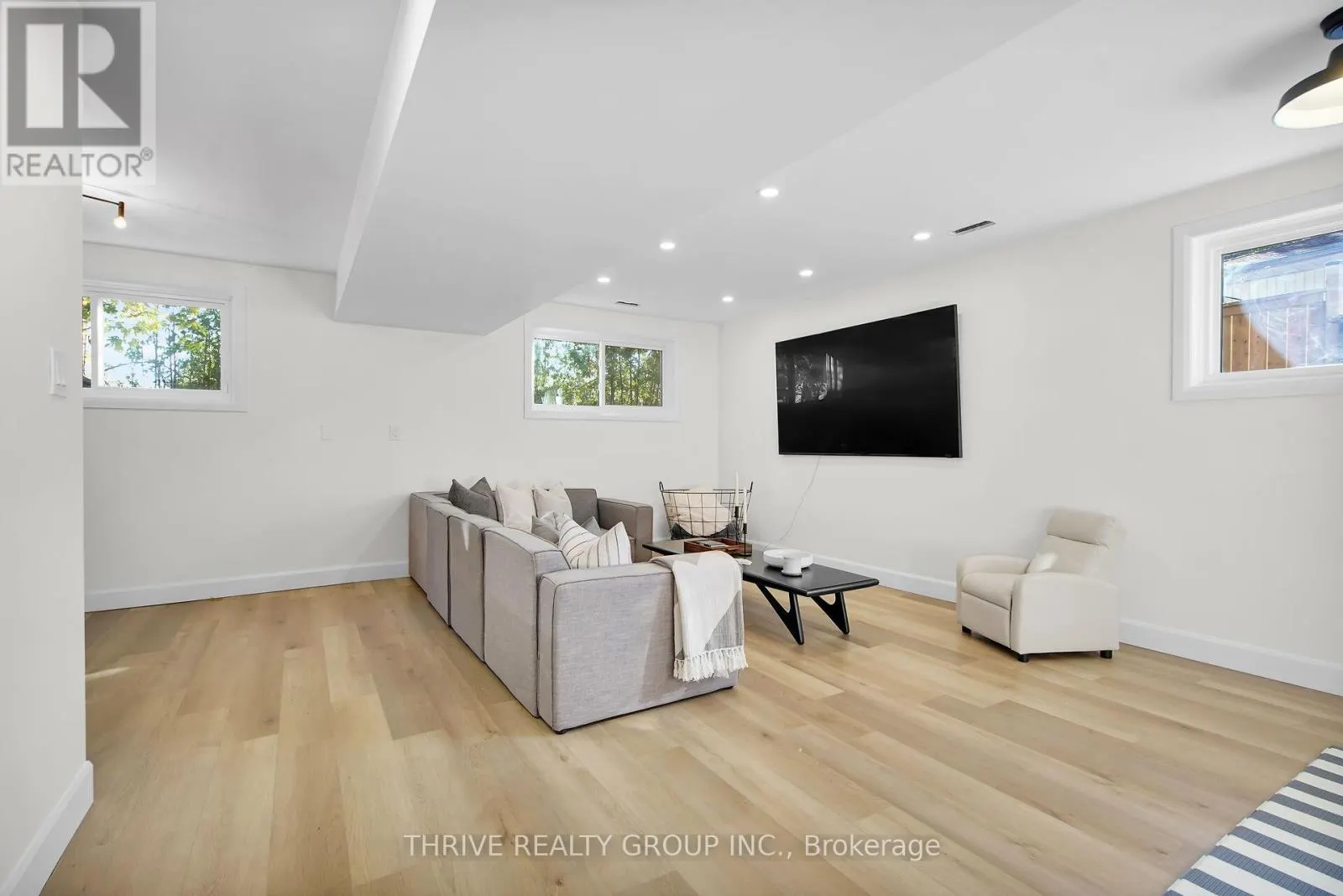 122 ST LAWRENCE BOULEVARD