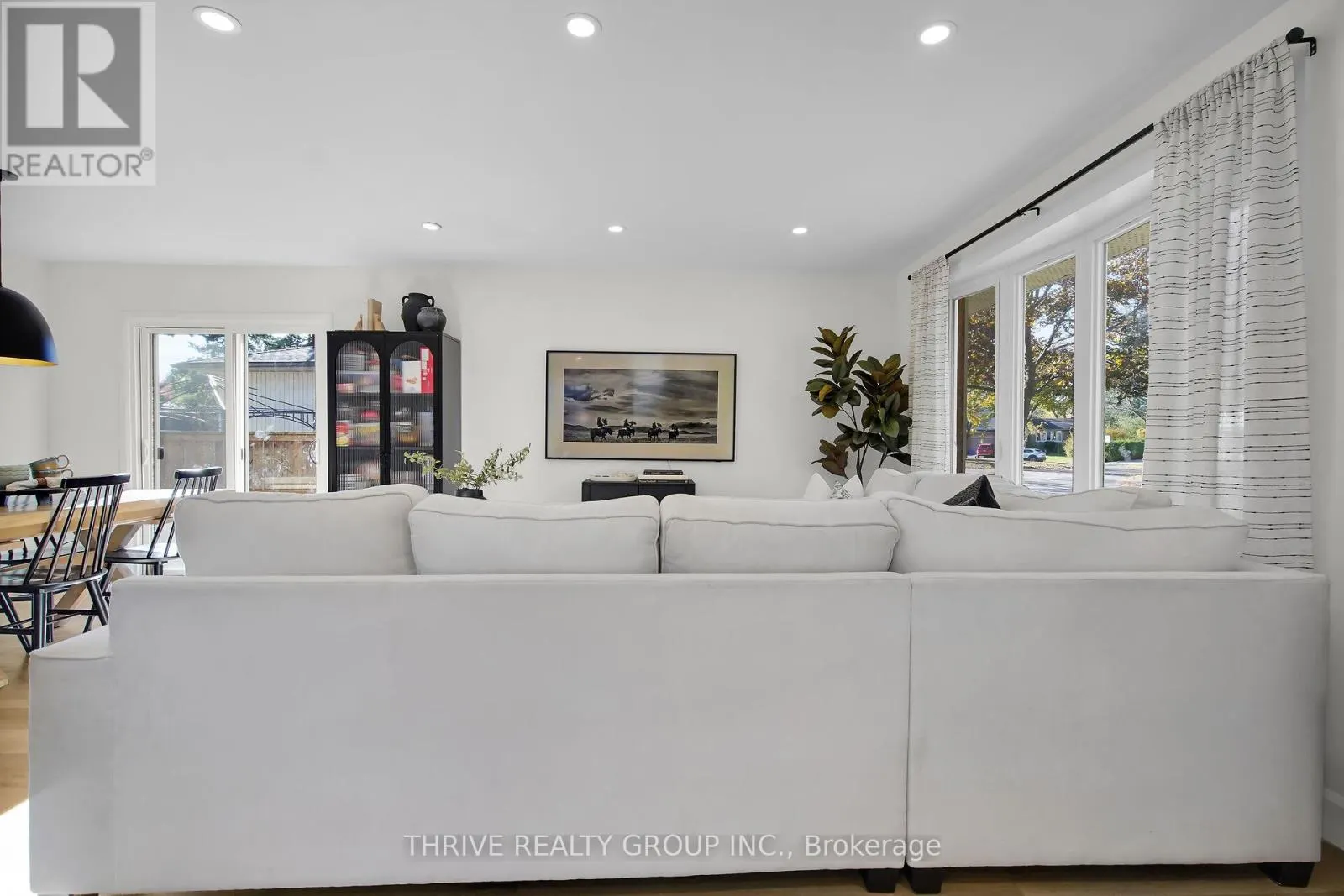 122 ST LAWRENCE BOULEVARD