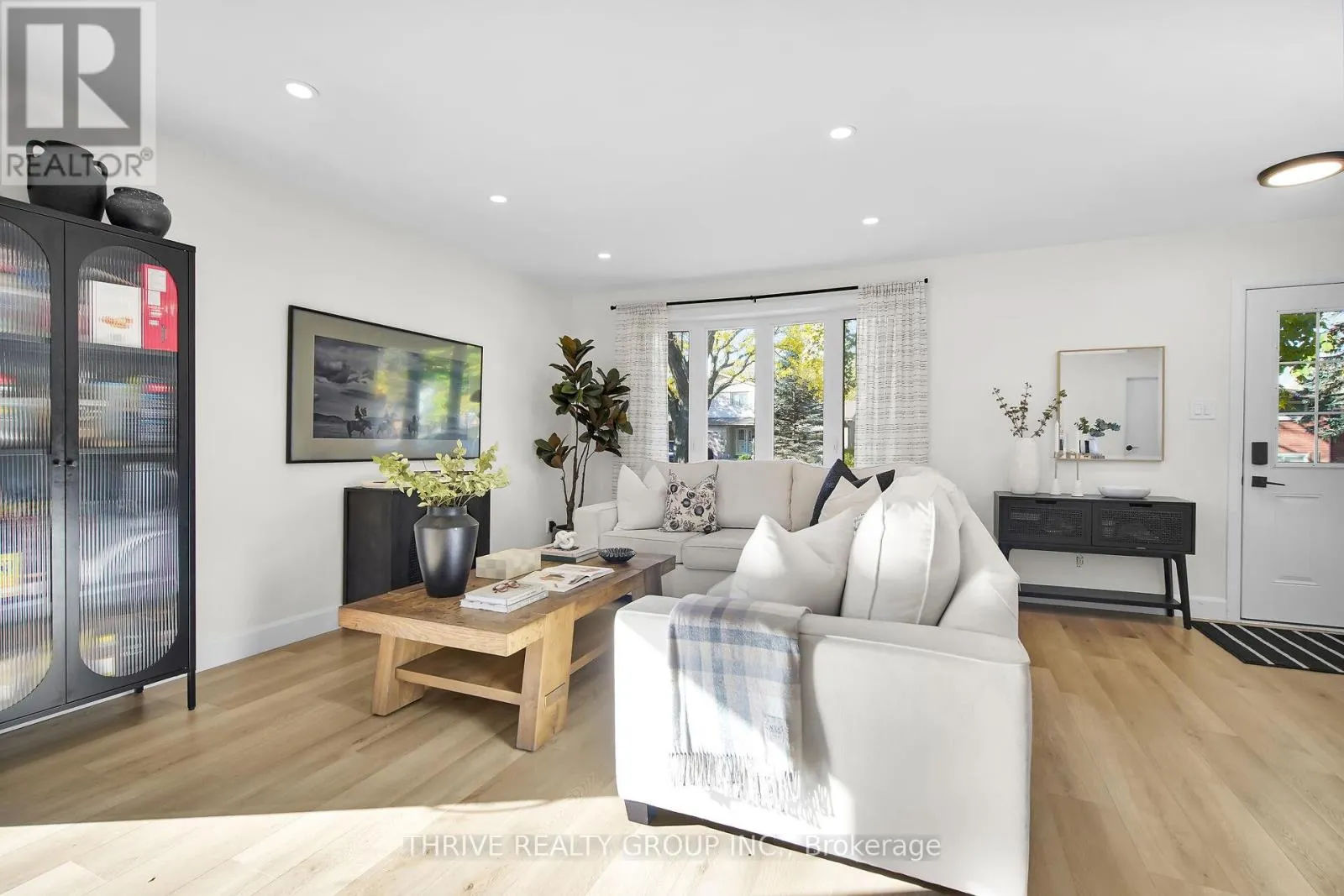 122 ST LAWRENCE BOULEVARD