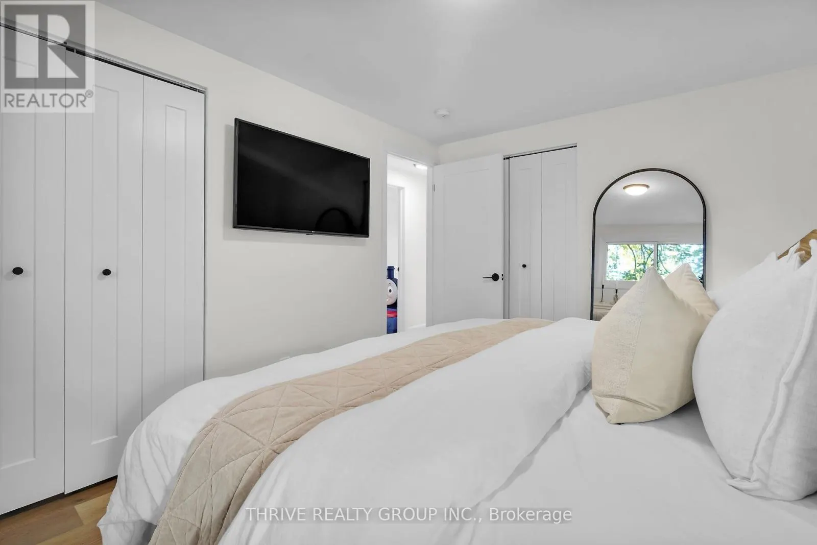 122 ST LAWRENCE BOULEVARD