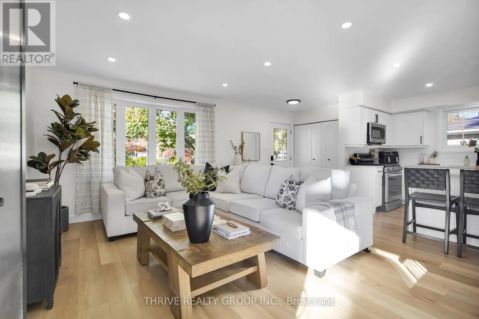 122 ST LAWRENCE BOULEVARD