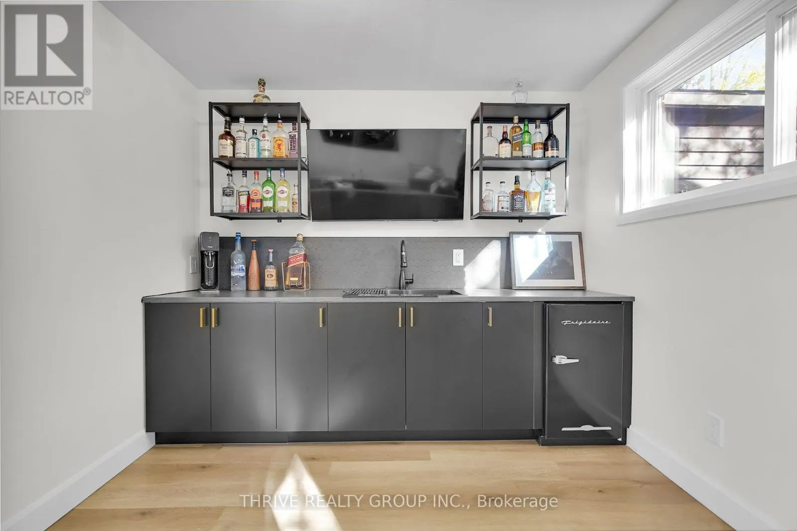 122 ST LAWRENCE BOULEVARD