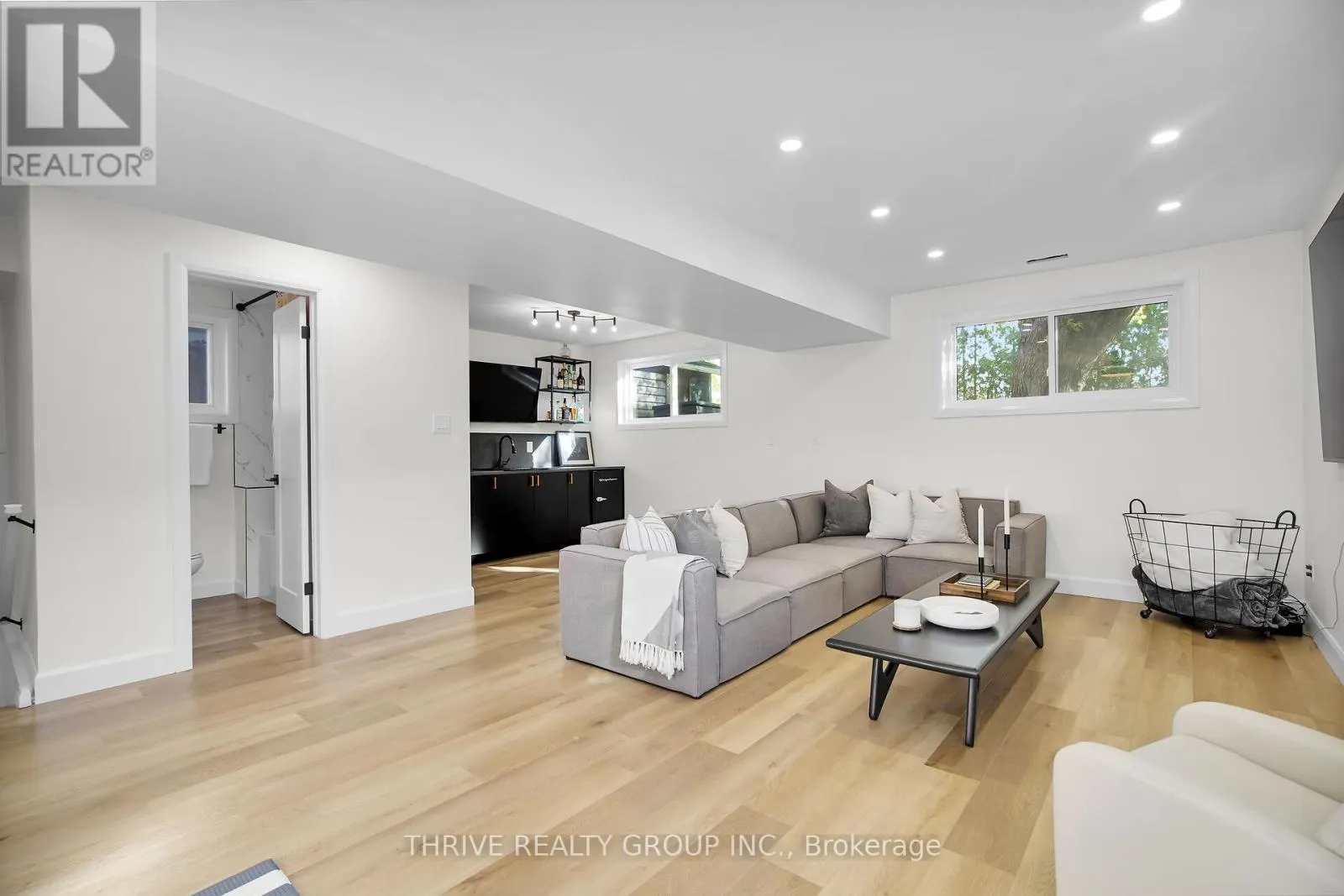 122 ST LAWRENCE BOULEVARD