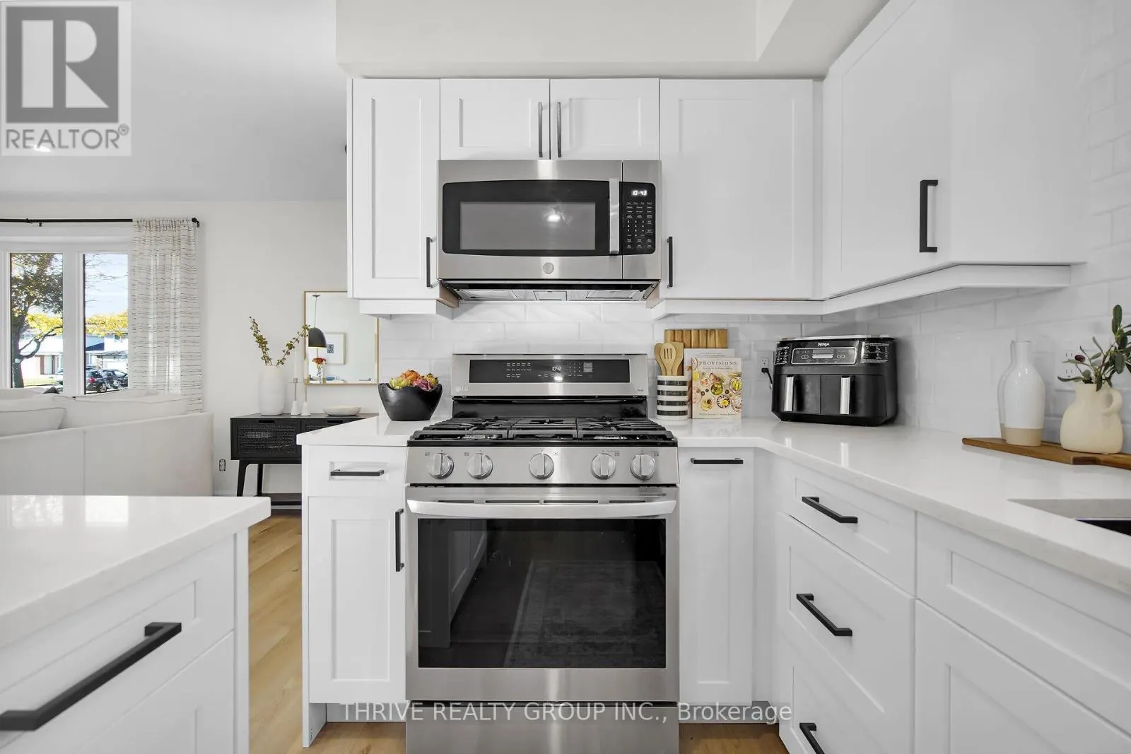 122 ST LAWRENCE BOULEVARD