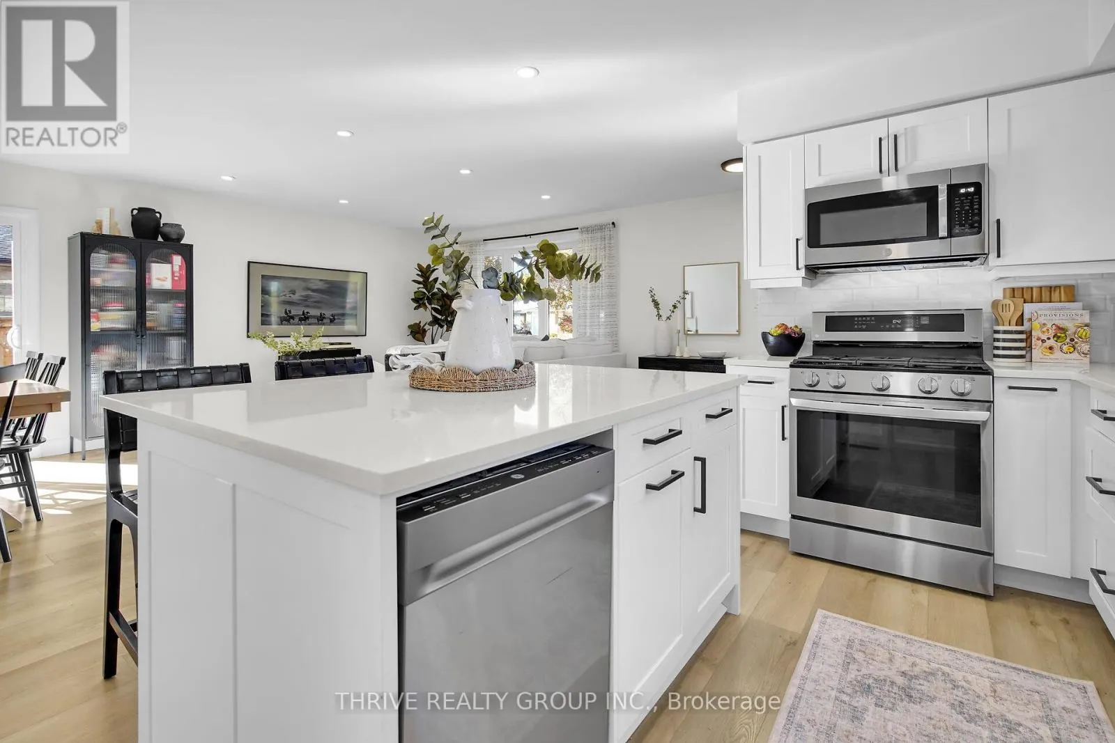 122 ST LAWRENCE BOULEVARD