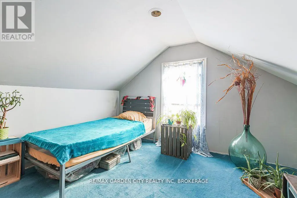 1009 CANNON STREET E