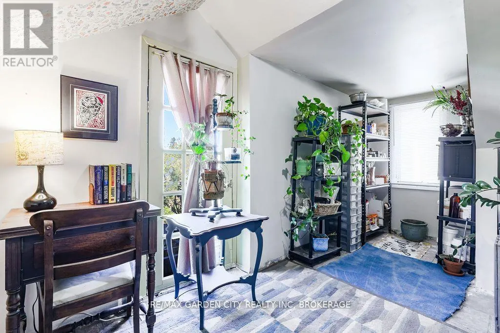 1009 CANNON STREET E