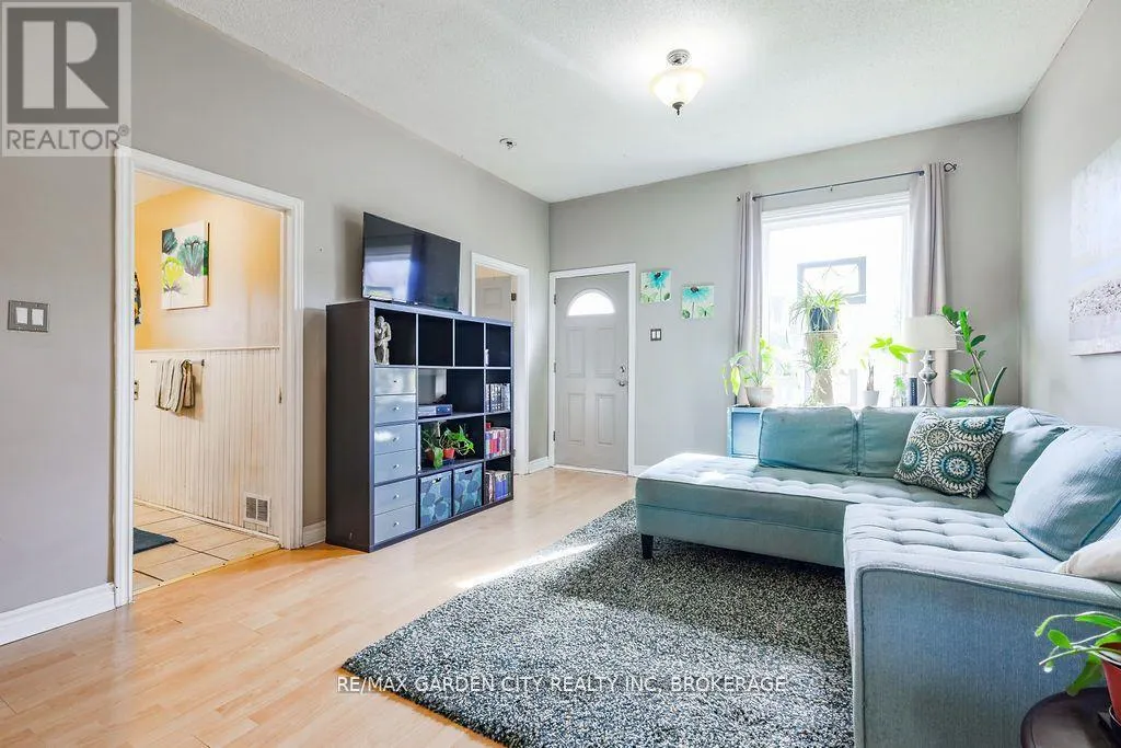 1009 CANNON STREET E