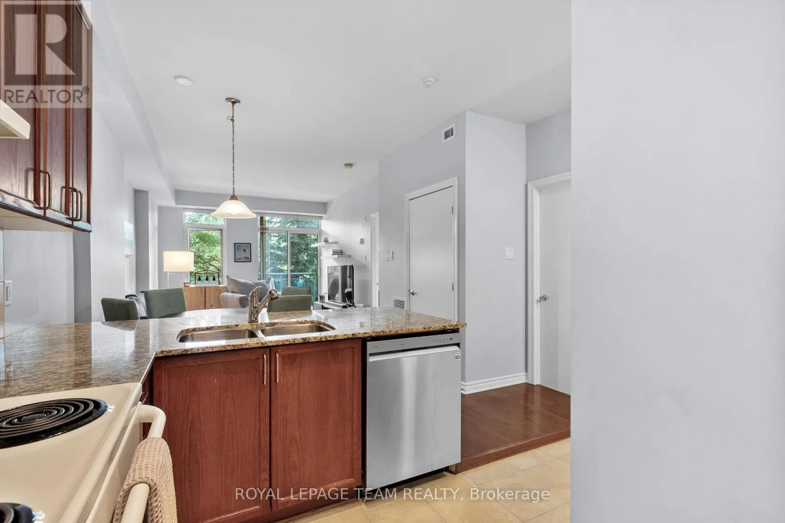 217 - 205 BOLTON STREET