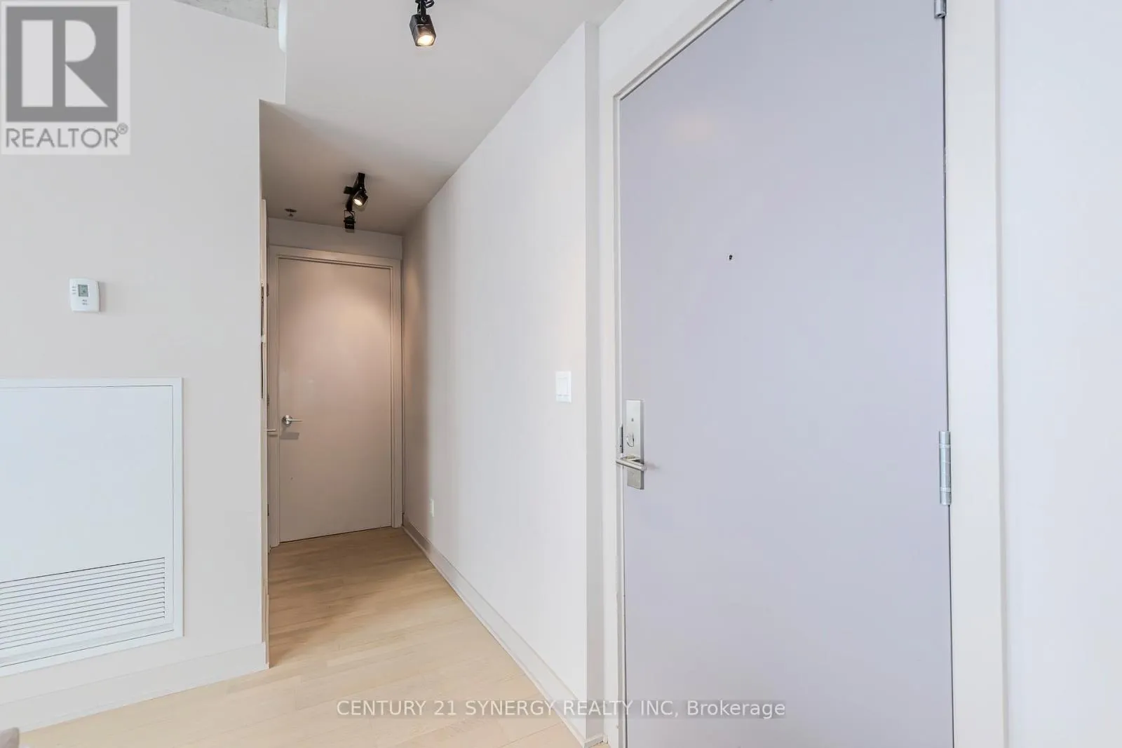 1209 - 203 CATHERINE STREET