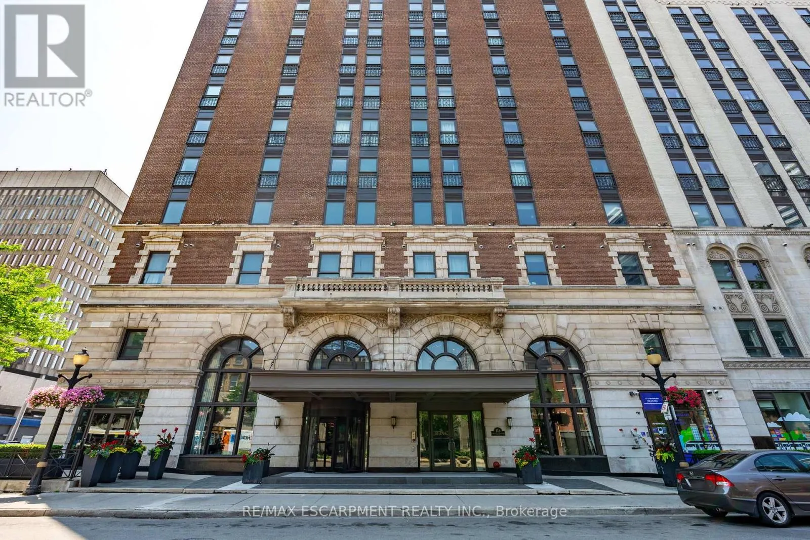 921 - 118 KING STREET E