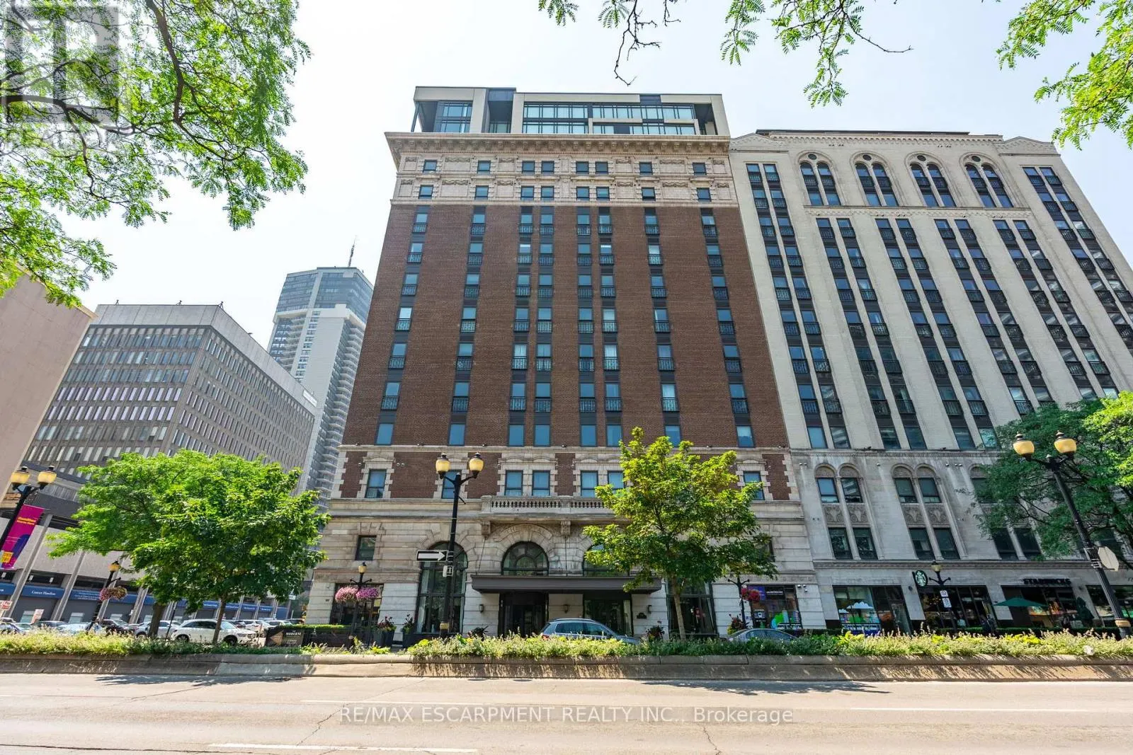 921 - 118 KING STREET E