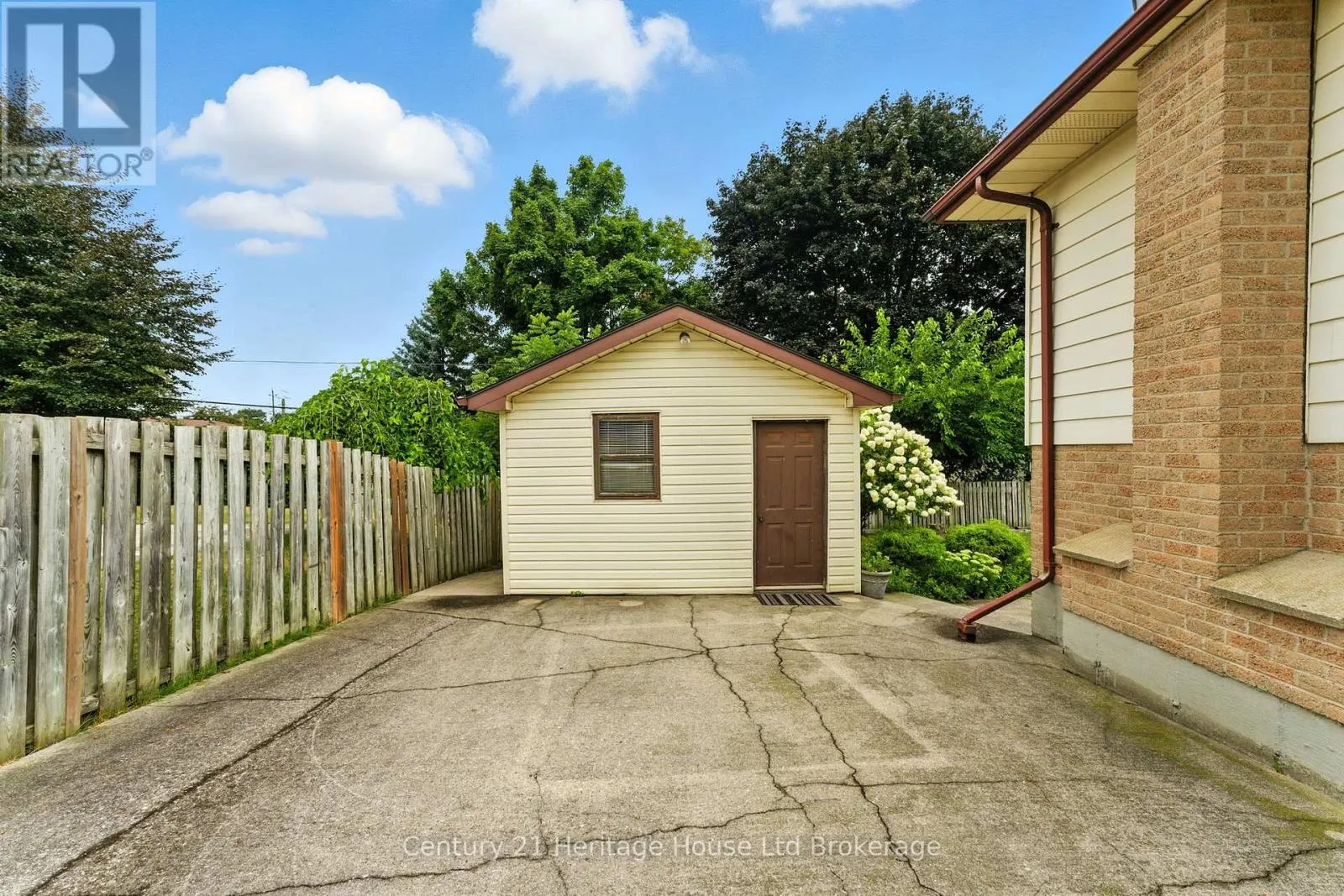 1043 CANFIELD CRESCENT